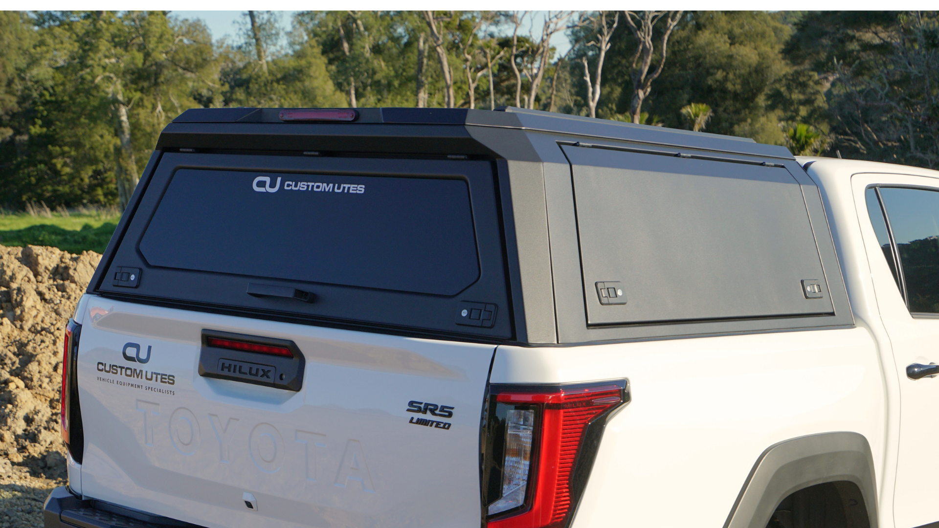Trophy canopy toyota hilux stainless close up